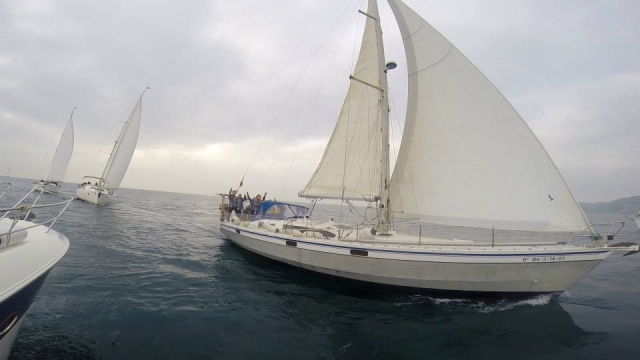 el velero zarpando